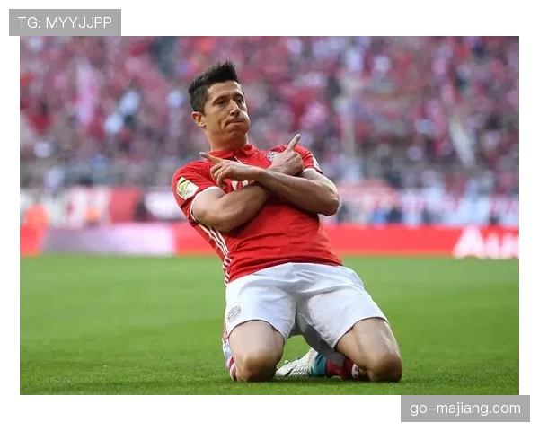 历史性时刻回顾：十年前莱万9分钟5球神迹，多特官媒发布纪念视频